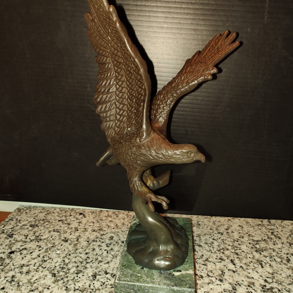 Source Unknown Bronze-Toned Eagle Sculpture - Picture 6 of 12